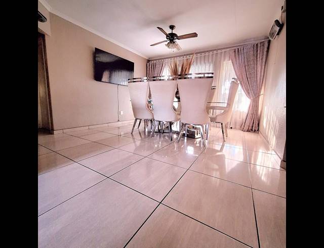 4 BEDROOM TOWNHOUSE FOR SALE IN BIRCHLEIGH